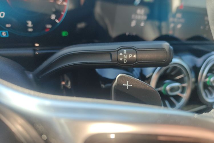 奔驰GLA 2020款 GLA 200中控内饰18