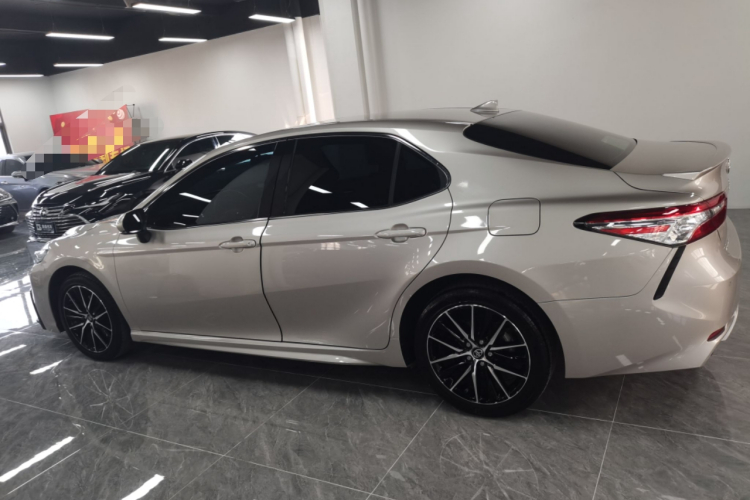 丰田 凯美瑞 2021款 2.0S 锋尚版车身外观4