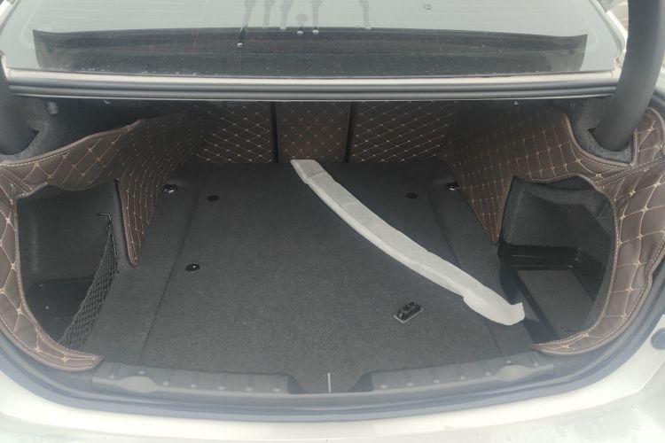 宝马3系 2016款 320i 时尚型机舱底盘23