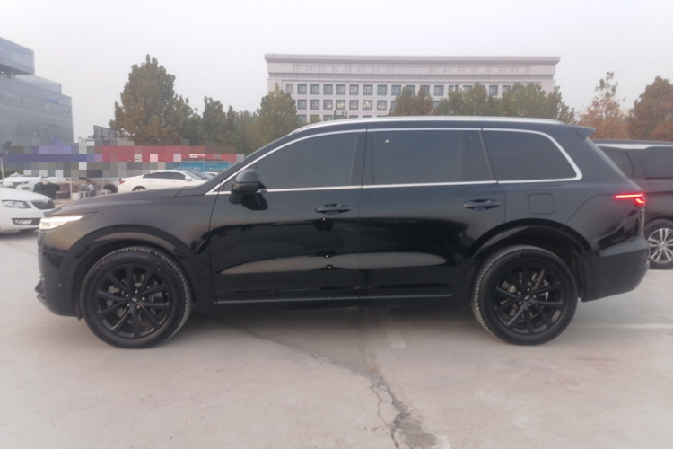 理想汽车 理想ONE 2021款 增程6座版车身外观4