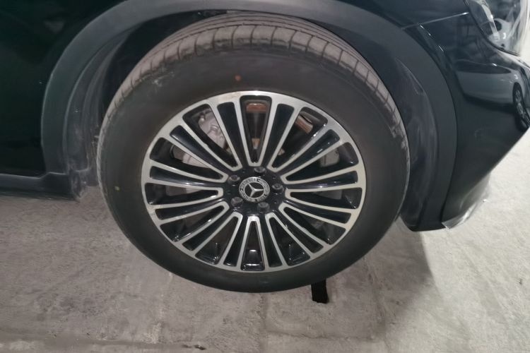 奔驰GLC 2018款 改款 GLC 260 4MATIC 动感型车身外观10