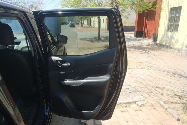 日产 纳瓦拉 2017款 2.5L自动两驱豪华版QR25中控内饰7006