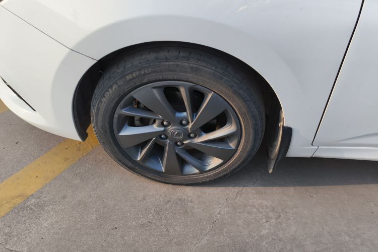 长安 逸动DT 2018款 1.6L 手动智享型车身外观6007