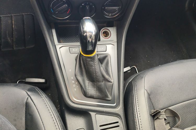 大众 朗逸 2015款 1.6L 自动风尚版中控内饰18