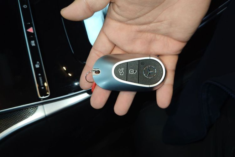 奔驰C级 2023款 C 260 L 运动版中控内饰11