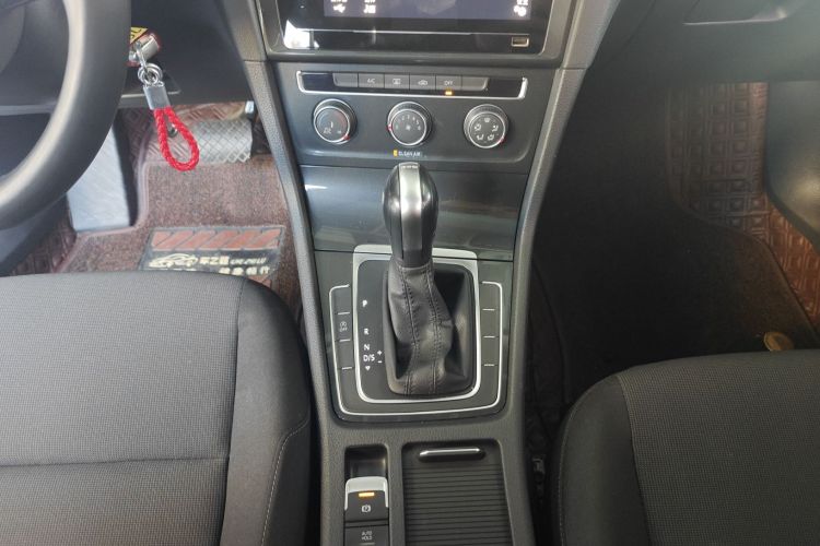 大众 高尔夫 2020款 200TSI DSG舒适进取版中控内饰18