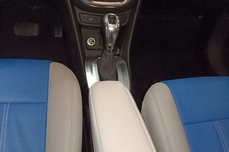 别克 昂科拉 2015款 1.4T 自动两驱都市精英型中控内饰18