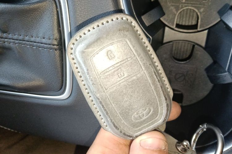 丰田 威飒 2023款 2.0L CVT两驱豪华版中控内饰7001