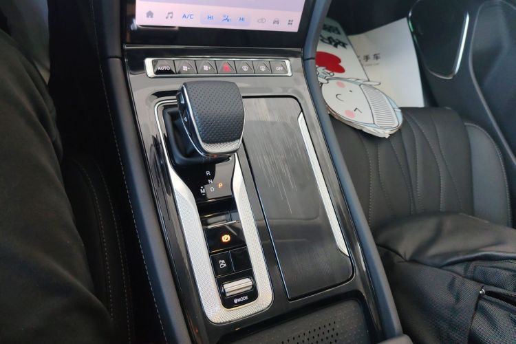 红旗H5 2025款 2.0T 自动旗领版中控内饰18