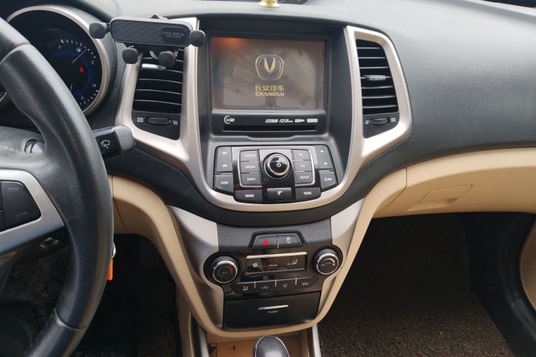 长安 逸动 2015款 1.6L 自动豪华型中控内饰16
