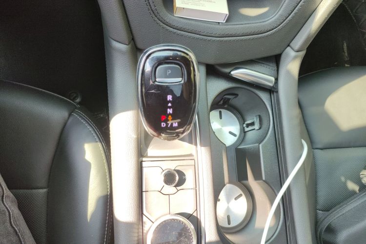 凯迪拉克XT5 2022款 2.0T 四驱豪华型（蜂鸟版）中控内饰18