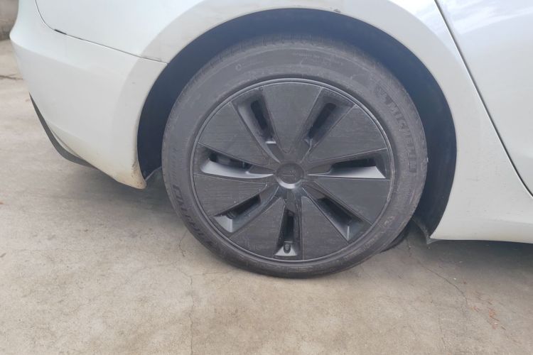 特斯拉 Model 3 2023款 后轮驱动版车身外观6008