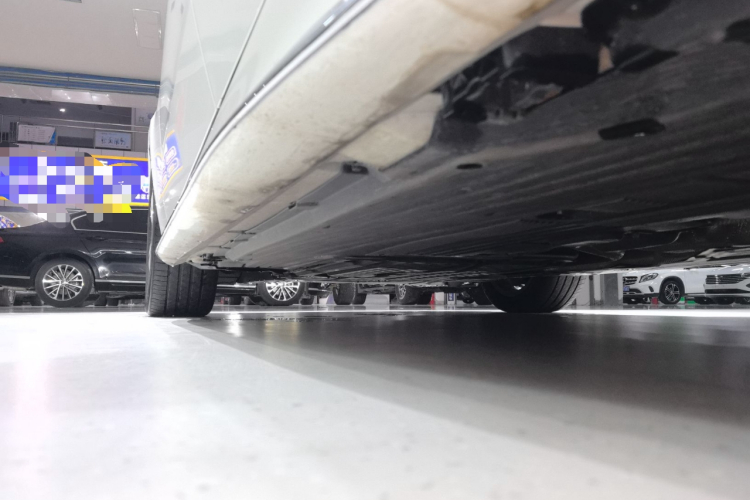 奔驰C级 2022款 改款 C 200 L 运动版局部细节9002