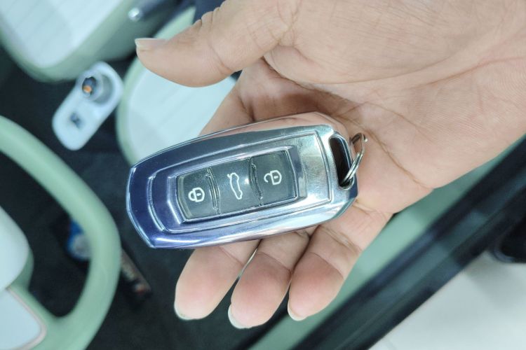 吉利银河 2025款 210km 熊猫骑士中控内饰11