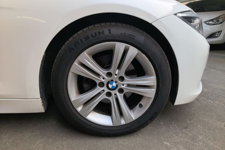 宝马3系 2013款 316i 运动设计套装车身外观6008