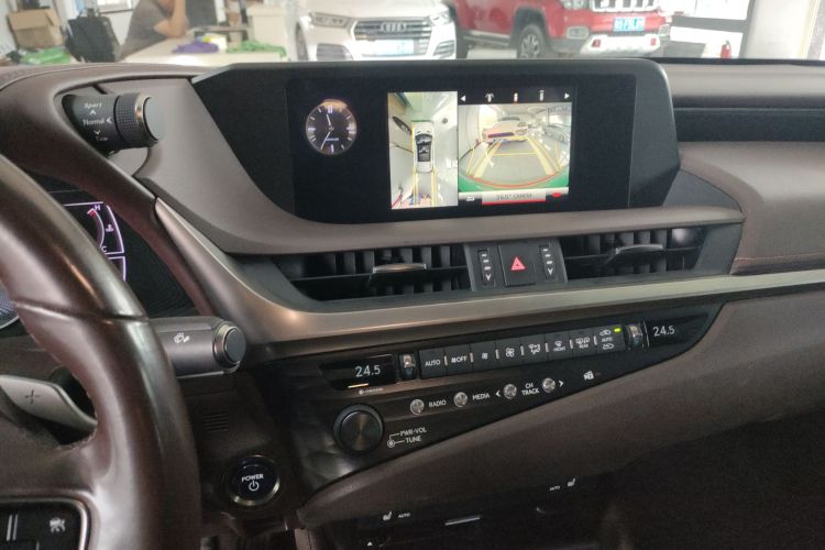 雷克萨斯ES 2020款 300h 卓越版中控内饰16