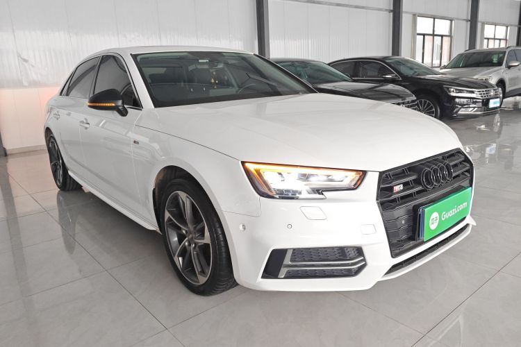 奥迪A4L 2018款 30周年年型 40 TFSI 运动型车身外观3