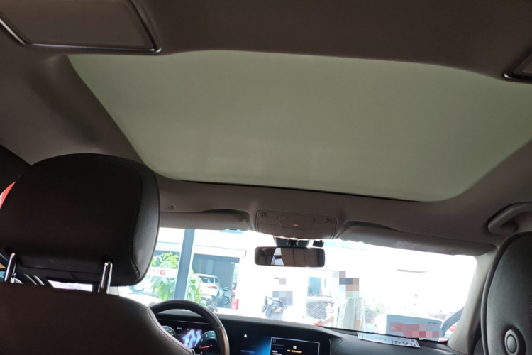 奔驰E级 2023款 E 300 L 豪华型中控内饰22