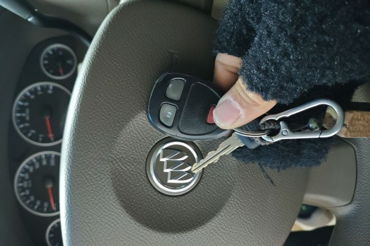 别克GL8 2014款 2.4L 经典版中控内饰11