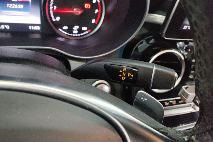 奔驰C级 2015款 C 300 运动版局部细节18