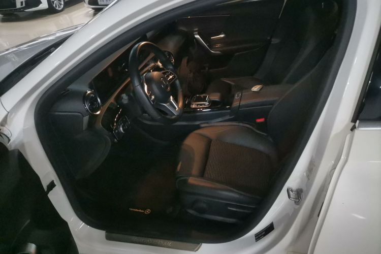 奔驰A级(进口) 2019款 A 200 动感型局部细节19