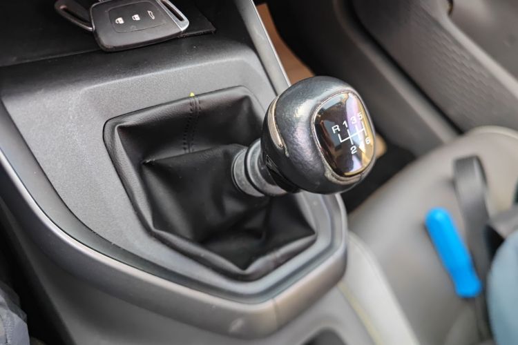 宝骏RC-5 2020款 1.5L 手动智耀豪华型中控内饰18