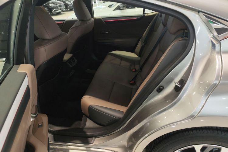 雷克萨斯ES 2025款 200 臻享版中控内饰21