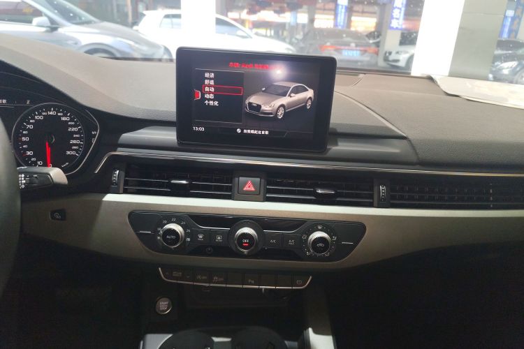 奥迪A4L 2018款 30周年年型 40 TFSI 进取型中控内饰16