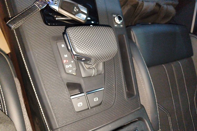 奥迪Q5L 2025款 40 TFSI 时尚动感型局部细节18