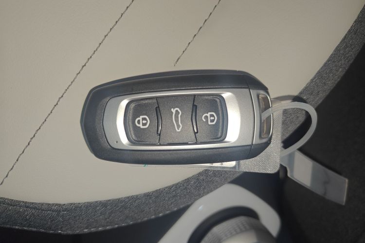 吉利银河 2025款 210km 熊猫卡丁中控内饰11