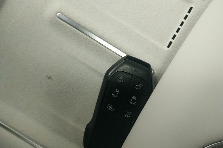 小鹏X9 2025款 650长续航 Max中控内饰7001