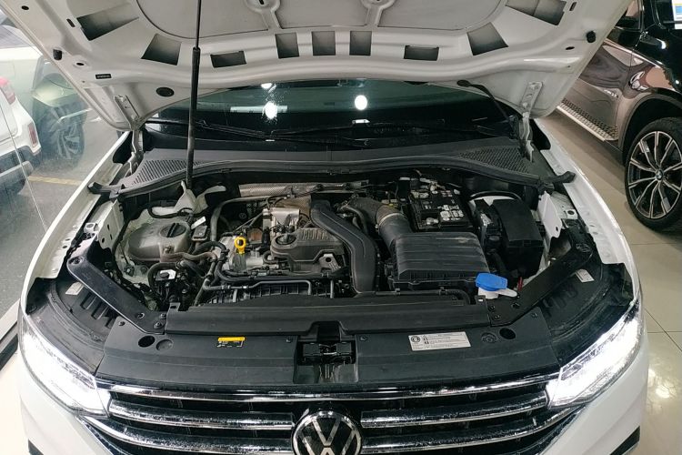 大众 途观L 2024款 300TSI 自动两驱智享版机舱底盘24