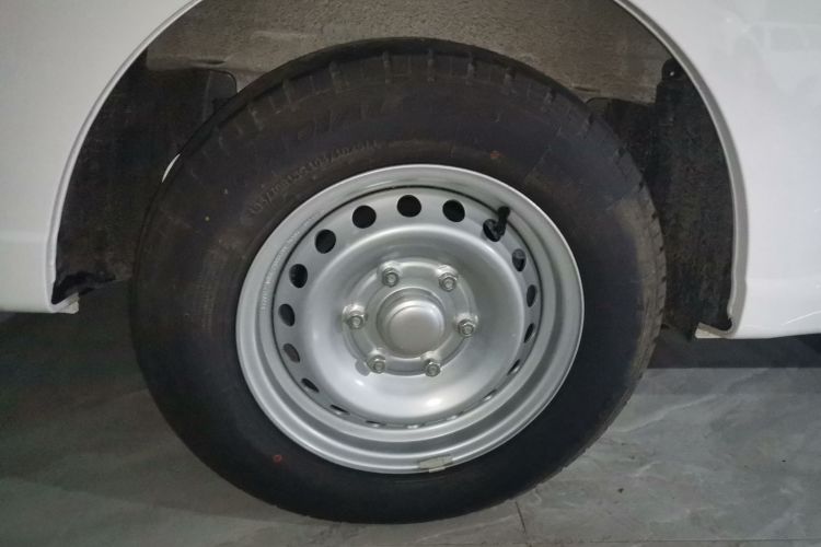 五菱汽车 五菱扬光 2025款 400km 客车版舒适型车身外观6008