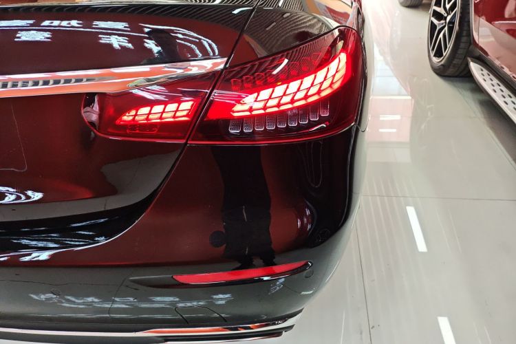 奔驰E级 2023款 E 300 L 豪华型车身外观9