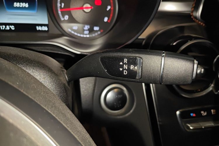 奔驰C级 2017款 改款 C 200 L 运动版中控内饰18