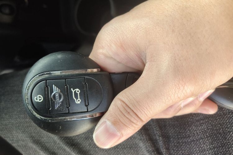 MINI 2018款 1.5T COOPER 经典派 五门版中控内饰11