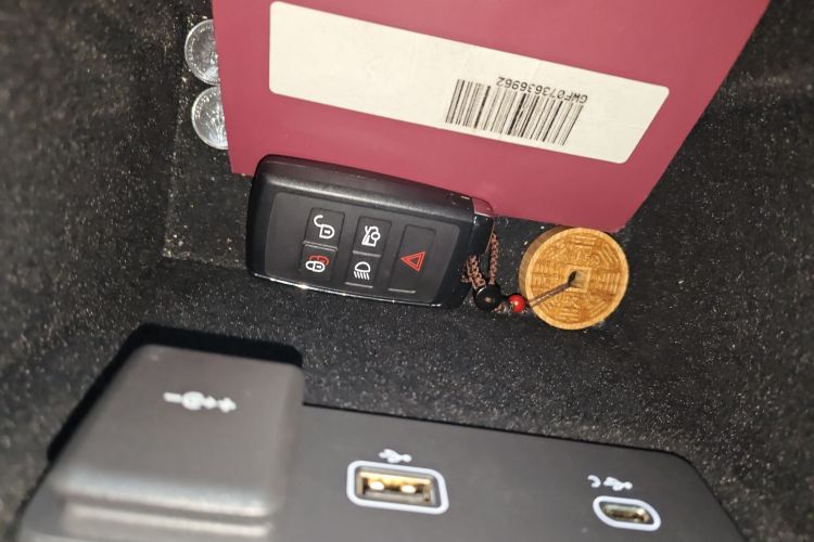 捷豹XFL 2023款 XFL 2.0T P250 两驱精英运动版中控内饰7001