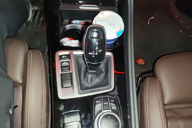 宝马1系 2021款 改款 125i M运动曜夜版局部细节18