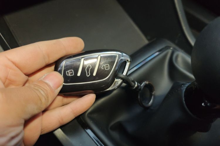 荣威i5 2023款 1.5L 手动舒享版中控内饰11