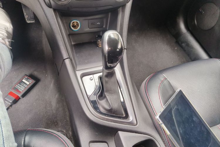 奇瑞 艾瑞泽5 2017款 1.5L CVT豪华版中控内饰18