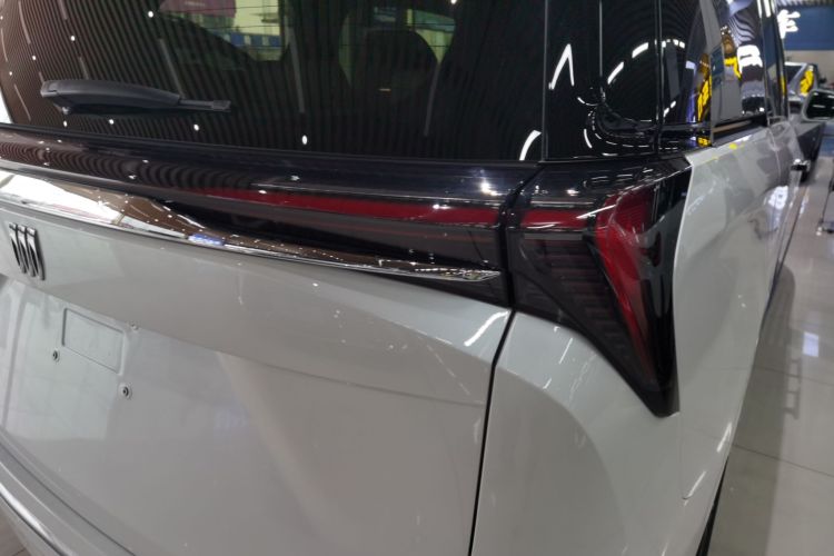 别克GL8 2025款 陆尊 智享版车身外观6006