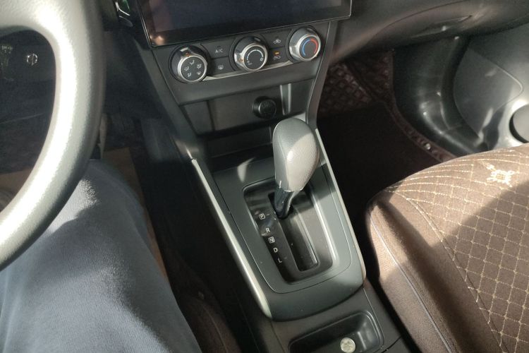 日产 轩逸 2024款 改款二 经典 1.6XE CVT舒适版中控内饰18