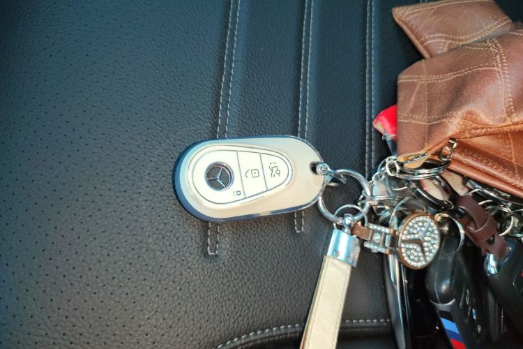 奔驰C级 2024款 改款二 C 260 L 皓夜运动版中控内饰11