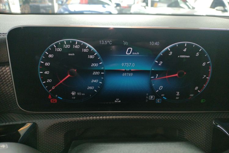 奔驰A级 2020款 改款 A 200 L 运动轿车动感型中控内饰14