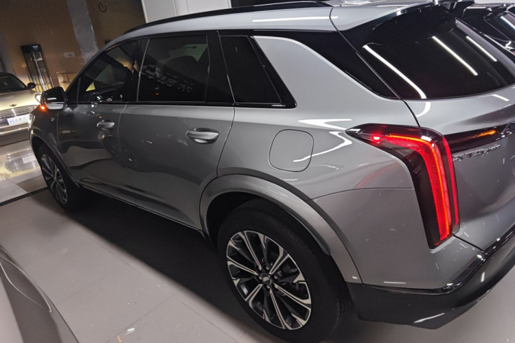 凯迪拉克XT5 2025款 2.0T 豪华型车身外观4