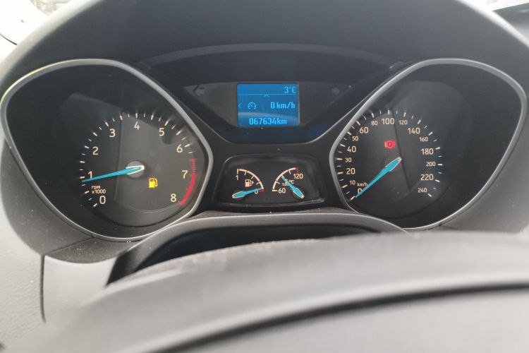 福特 福克斯 2015款 三厢 1.6L 手动风尚型中控内饰14