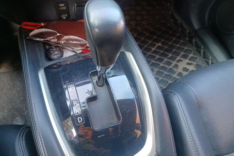 日产 奇骏 2015款 2.0L CVT舒适MAX版 2WD局部细节18