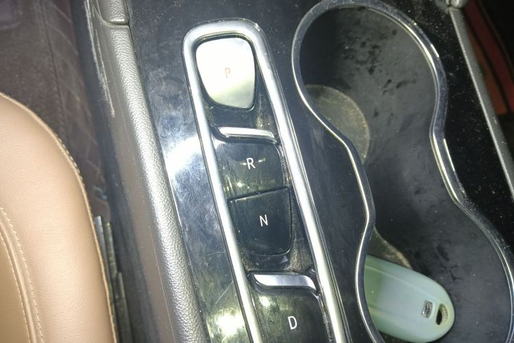 别克 君威 2020款 552T 豪华型中控内饰18