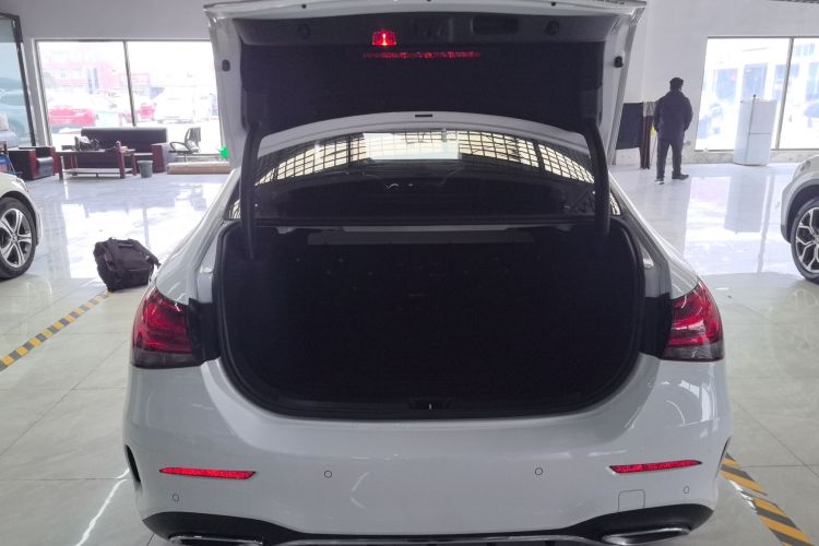 奔驰A级 2020款 改款 A 180 L 运动轿车特殊配置机舱底盘23