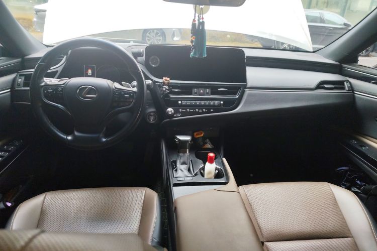 雷克萨斯ES 2022款 200 卓越版中控内饰12